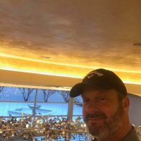 marriot_ballroom_ceiling_gold_gray_venetian